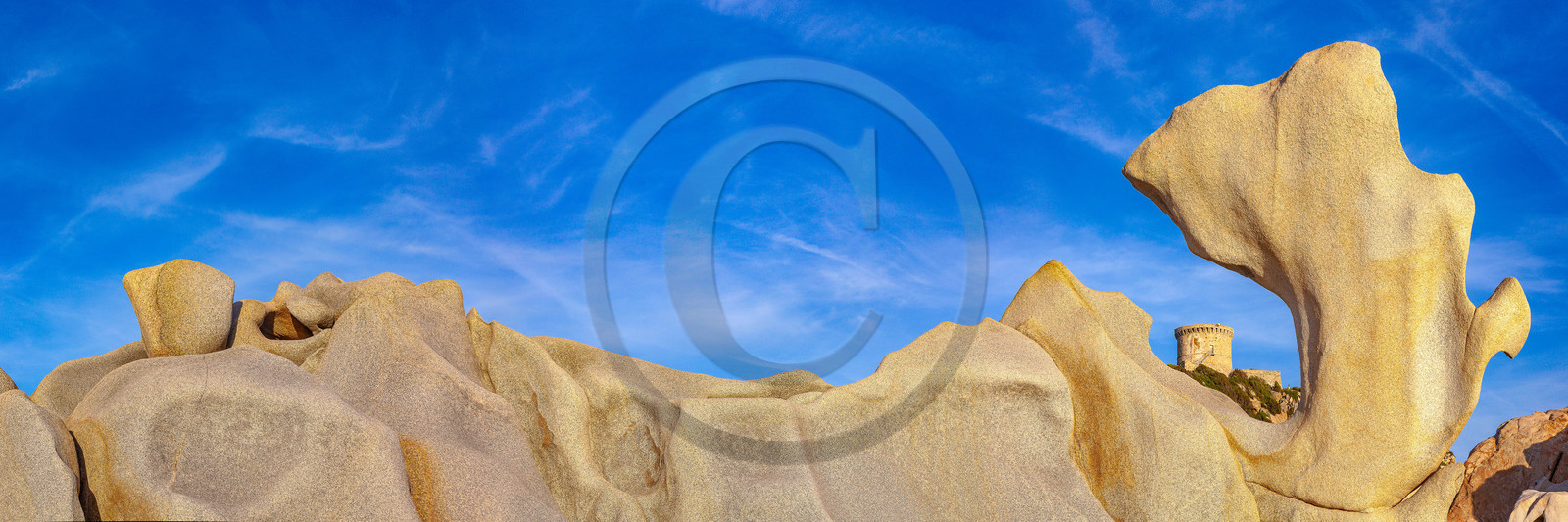 Tour génoise de Campomoro et taffoni Tour génoise de Campomoro et taffoni