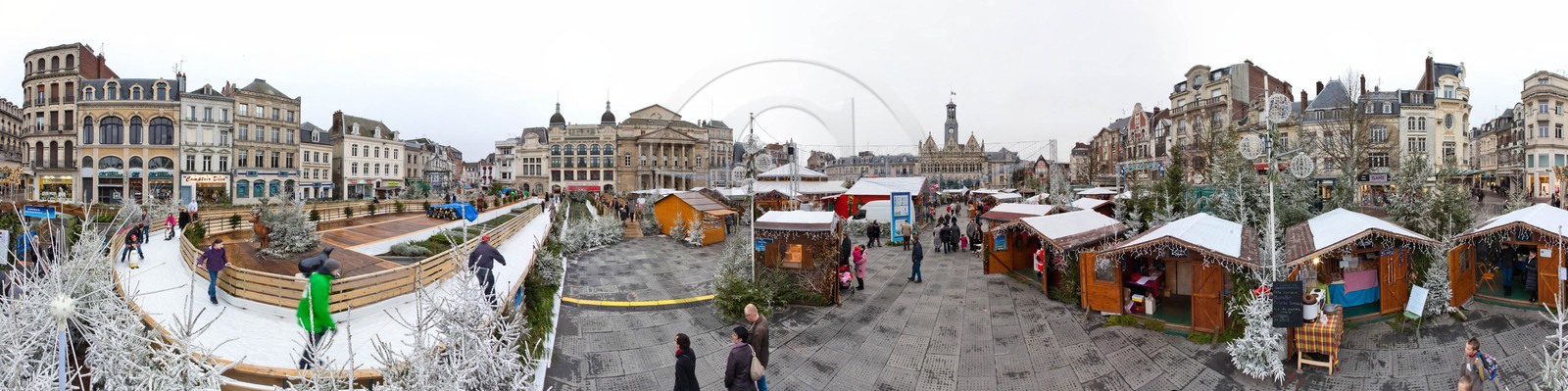 La patinoire en glace naturelle installée par Synerglace à Sai La patinoire en glace naturelle installée par Synerglace à Sai