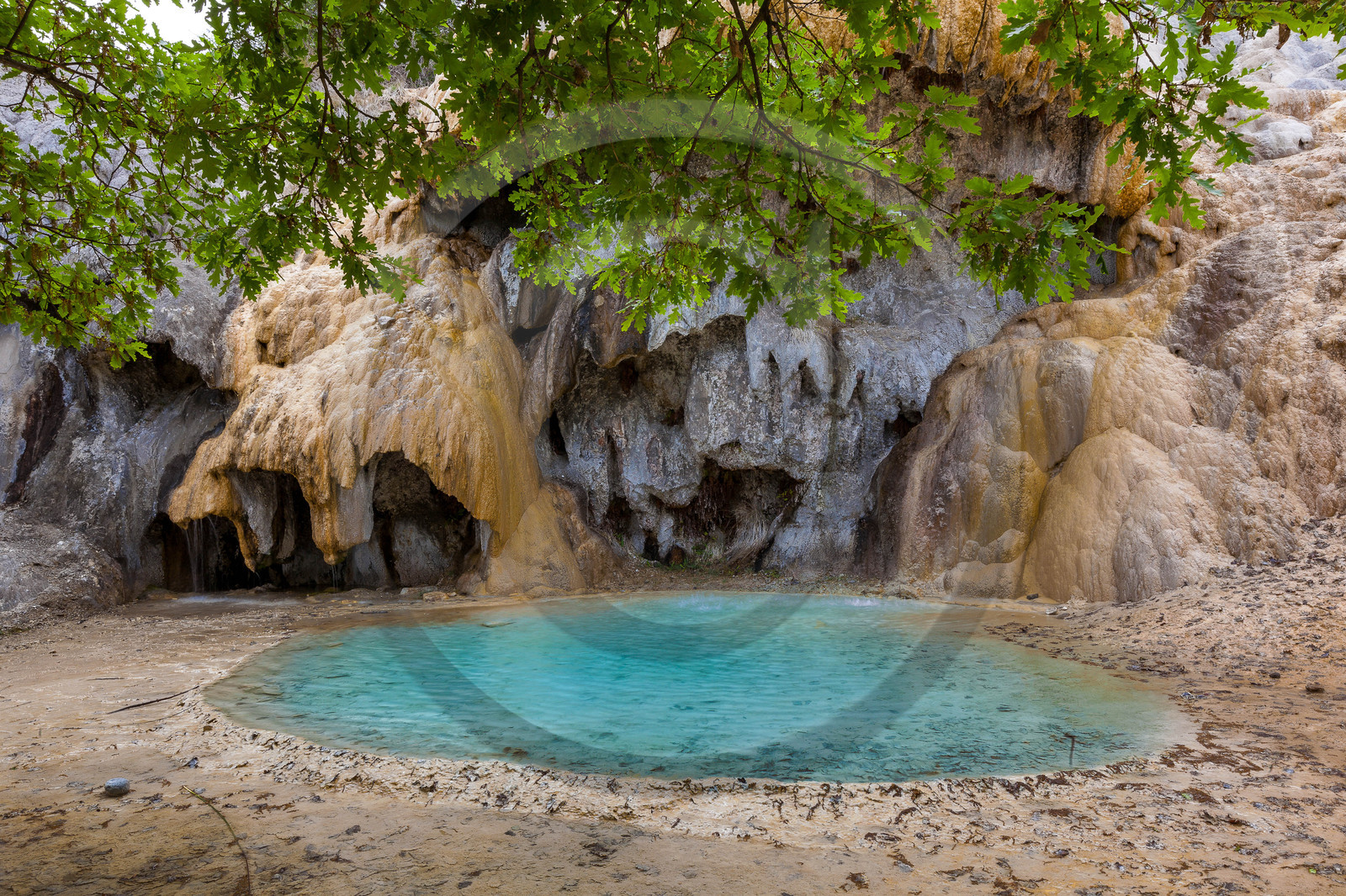 Réotier, fontaine pétrifiante