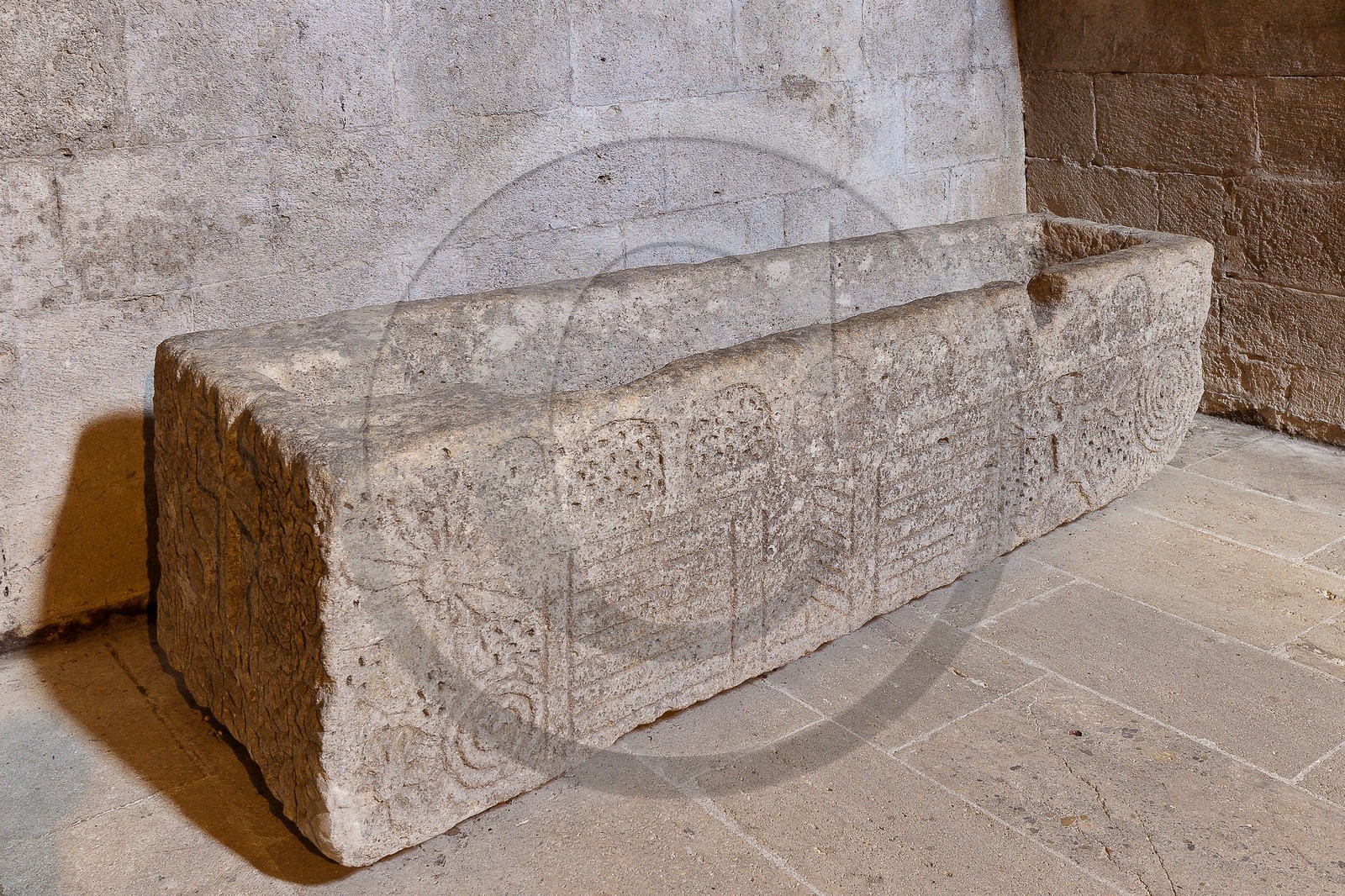 Prieuré Notre-Dame de Ganagobie,  ancien sarcophage Prieuré Notre-Dame de Ganagobie,  ancien sarcophage