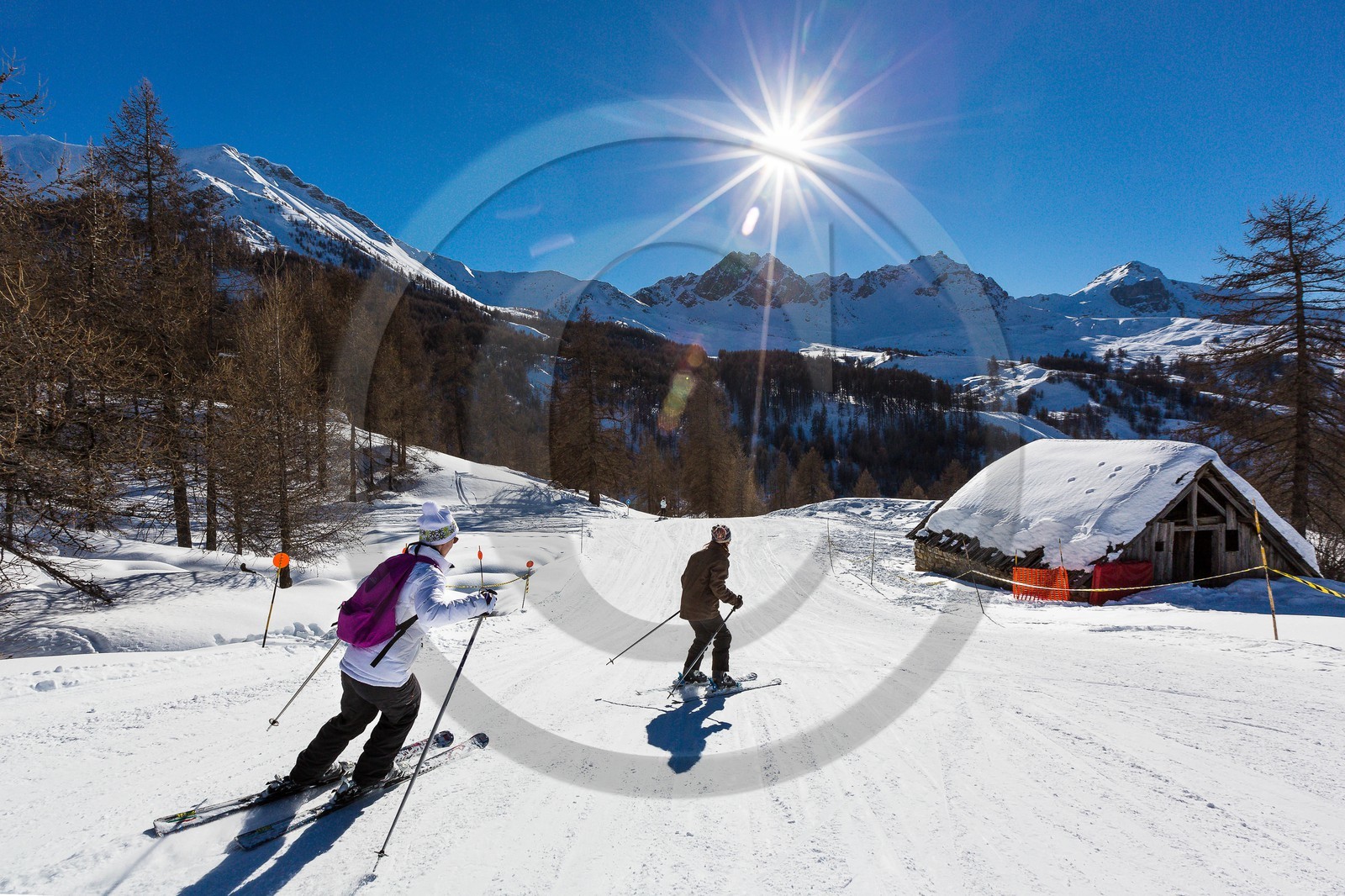 La station de ski Sauze Super-Sauze est une station village située entre 1400 et 2400 m La station de ski Sauze Super-Sauze est une station village située entre 1400 et 2400 m