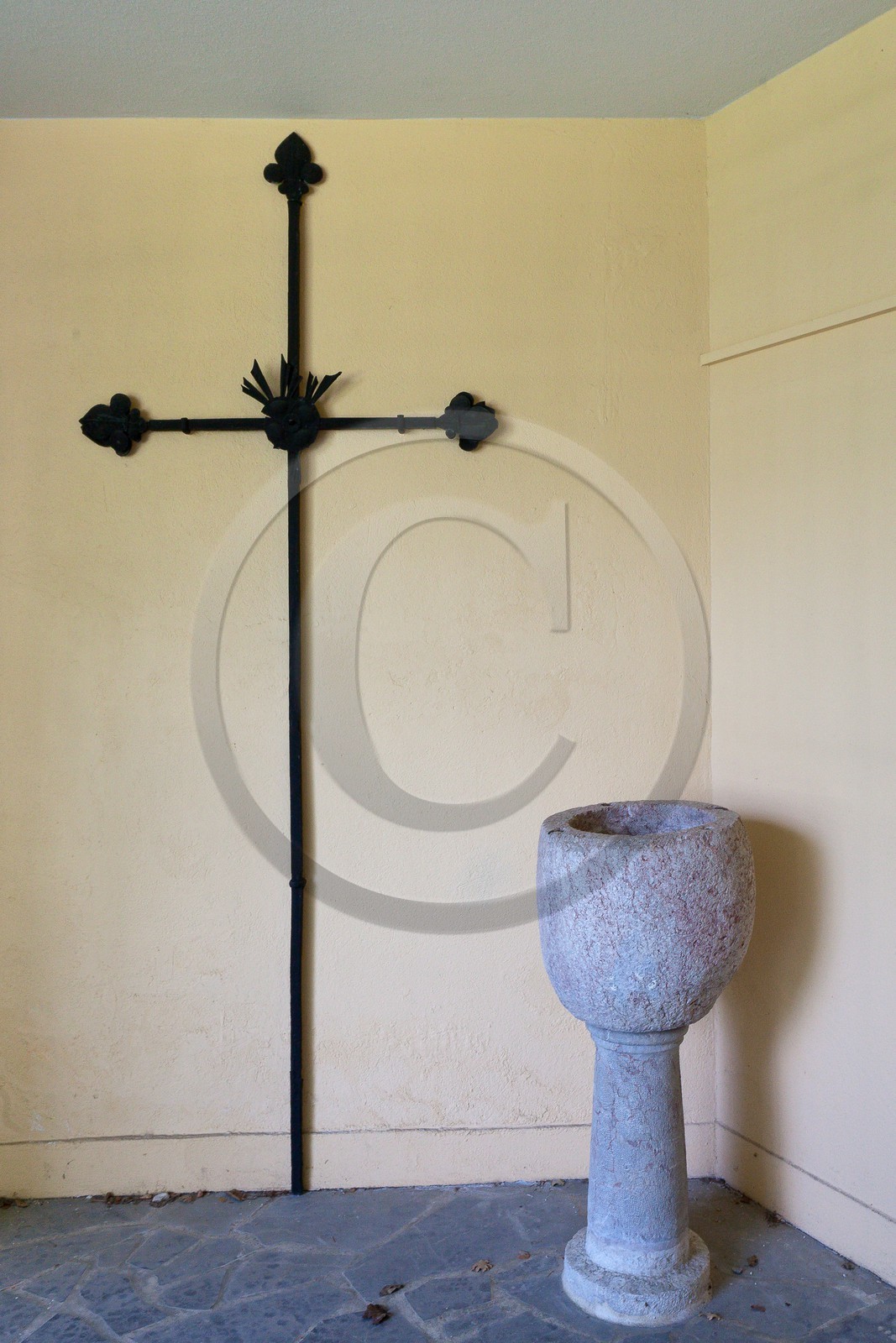 Croix de l'ancienne église de Savines Croix de l'ancienne église de Savines