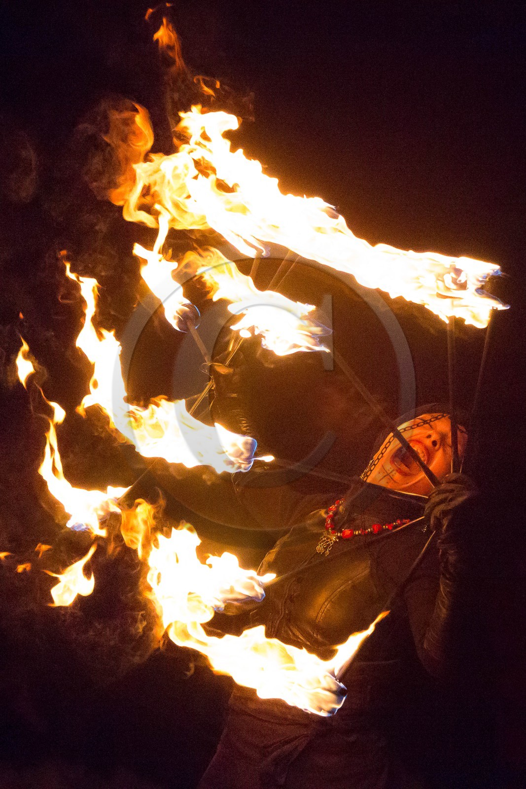 Lac de Serre-Ponçon, Savines-le-Lac, spectacle  Neige de Feu Lac de Serre-Ponçon, Savines-le-Lac, spectacle  Neige de Feu