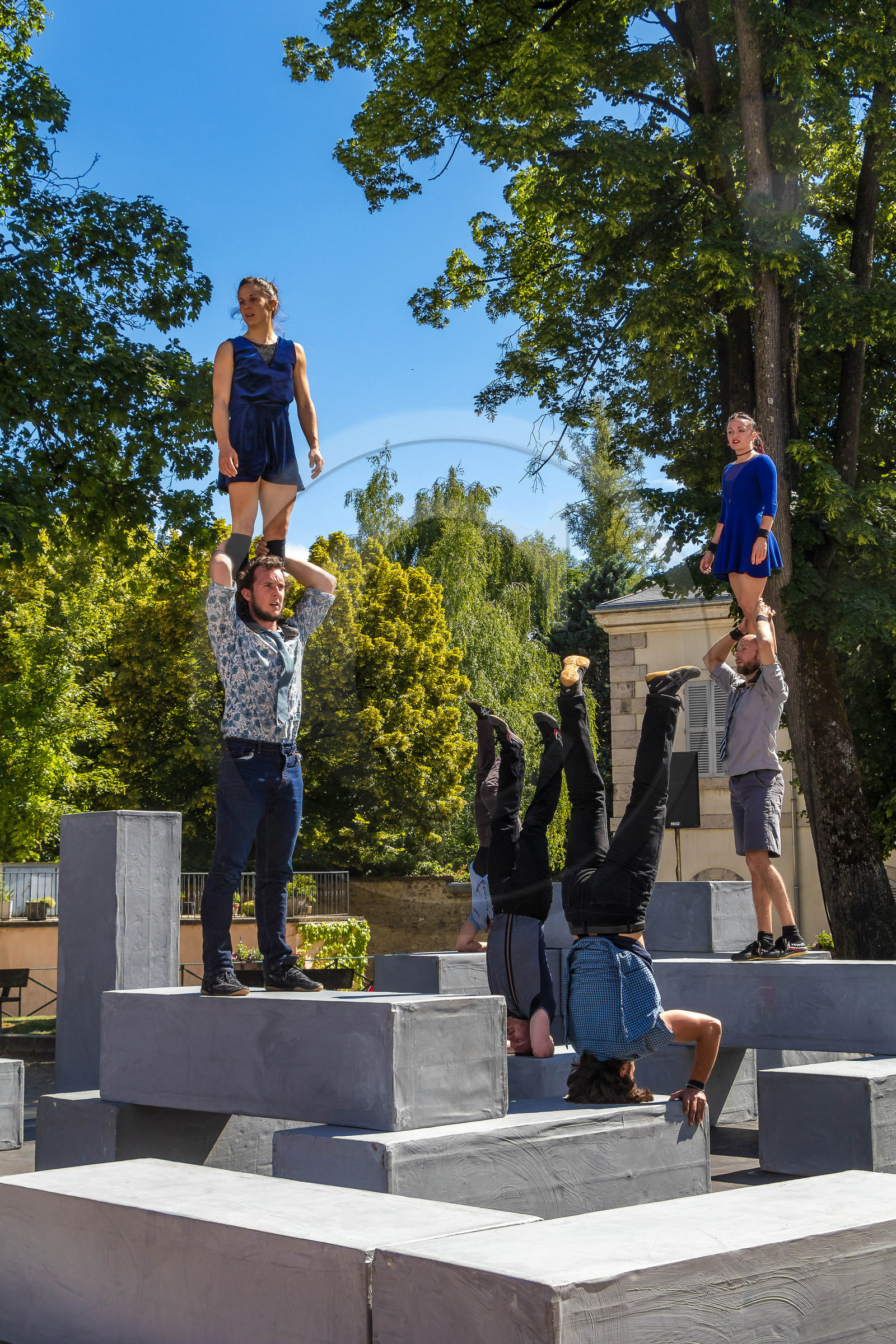 Festival Arts De Rue, Tous dehors (enfin) ! Block, Cie NoFit State Circus & Motion House - cirque & danse Festival Arts De Rue, Tous dehors (enfin) ! Block, Cie NoFit State Circus & Motion House - cirque & danse