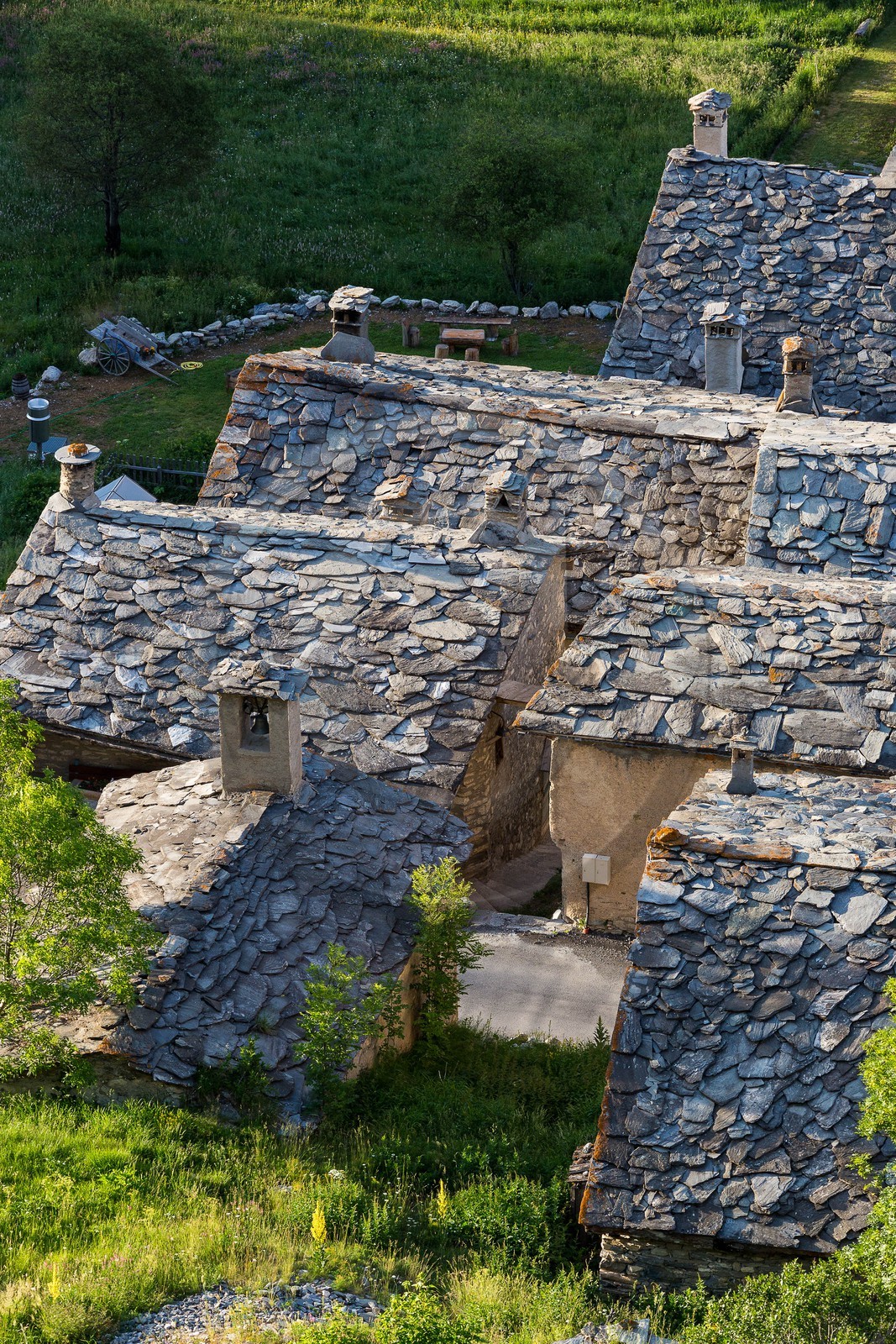 Saint-Paul-sur-Ubaye, hameau Maurin, Maljasset, toiture en lauze Saint-Paul-sur-Ubaye, hameau Maurin, Maljasset, toiture en lauze