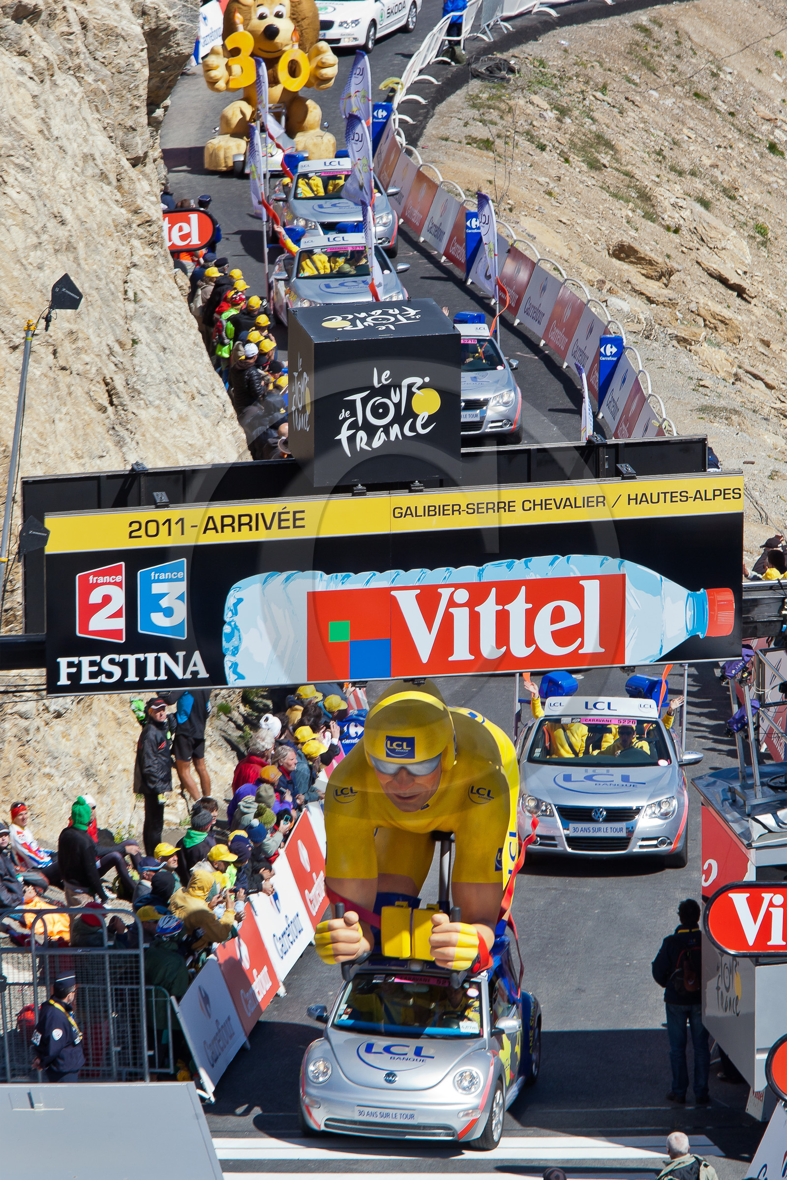 Tour de France 2011, arrivée au sommet du col du Galibier (altitude 2 6421 m)