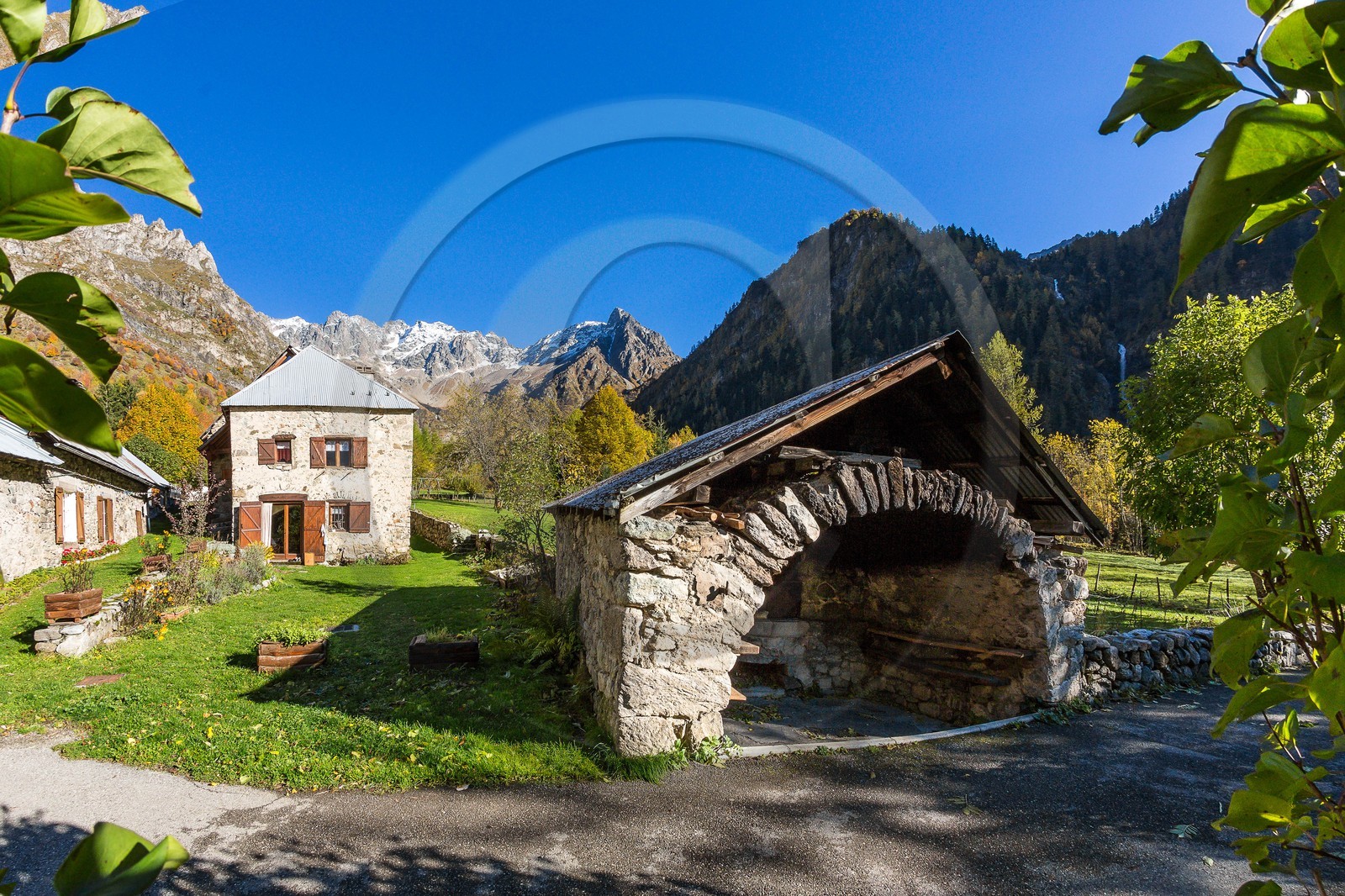 Vallée du Béranger, village de Valjouffrey, hameau de Valsenestre