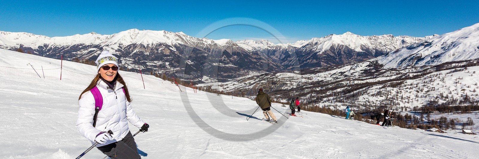 La station de ski Sauze Super-Sauze est une station village située entre 1400 et 2400 m La station de ski Sauze Super-Sauze est une station village située entre 1400 et 2400 m