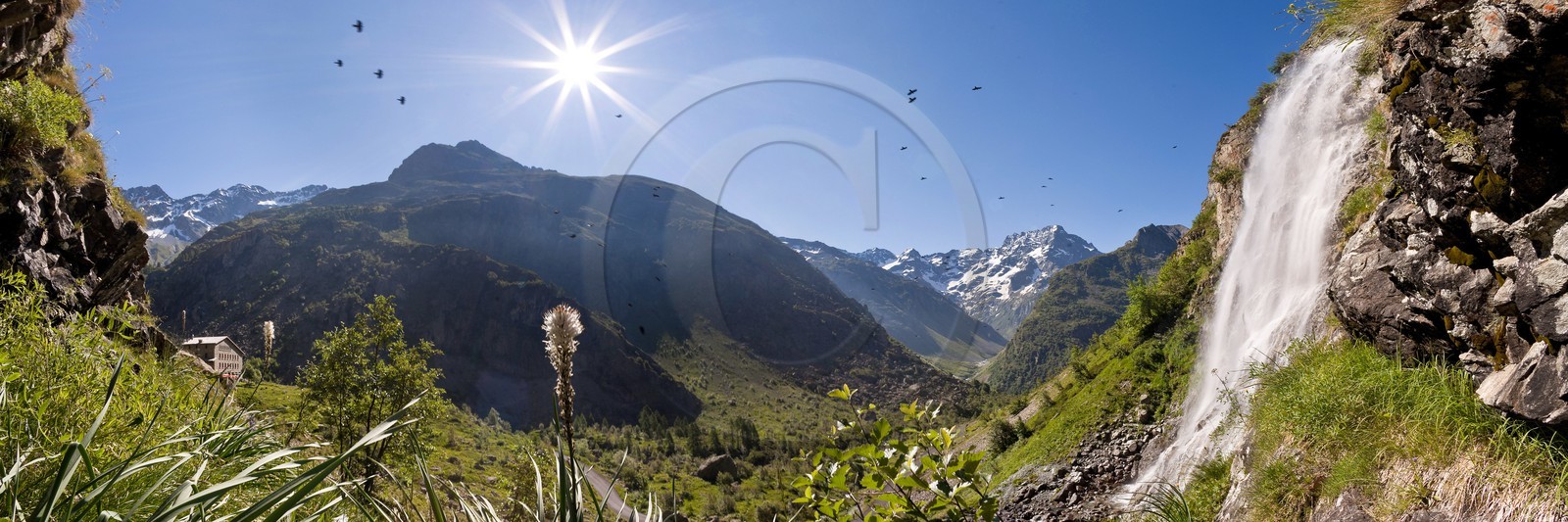 Cascade du Voile de la Mariée, refuge hôtel du Gioberney Cascade du Voile de la Mariée, refuge hôtel du Gioberney