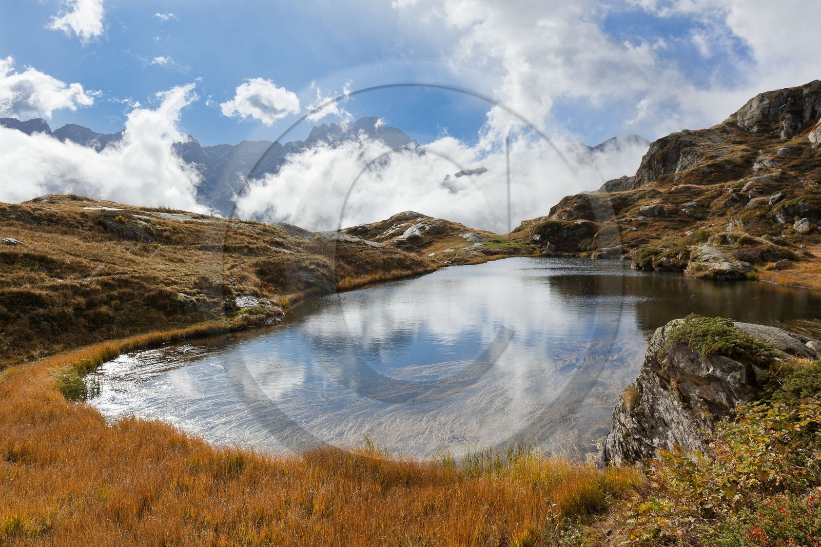 Lac du Lauzon en automne Lac du Lauzon en automne
