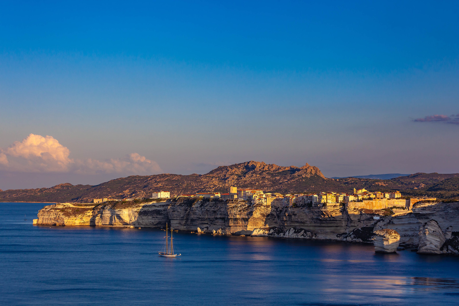 Lever de soleil sur Bonifacio
