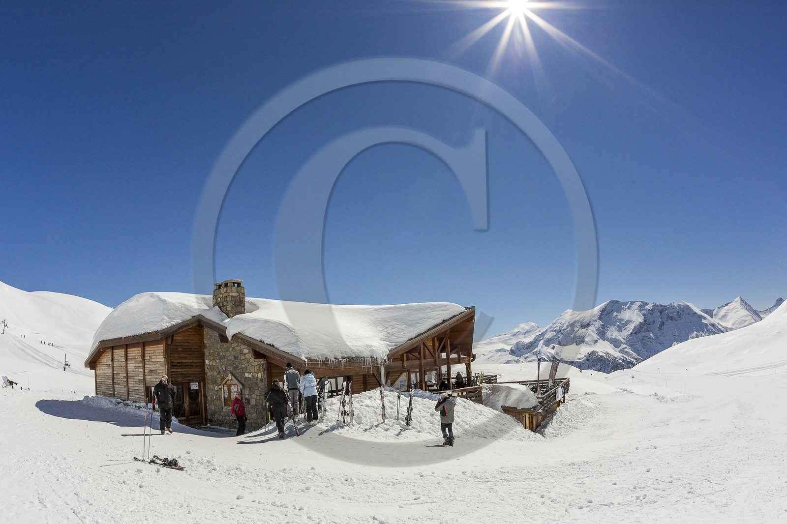 Station de ski d'Orcières 1850, le chalet se Rocherousse, restaurant d'alititude Station de ski d'Orcières 1850, le chalet se Rocherousse, restaurant d'alititude