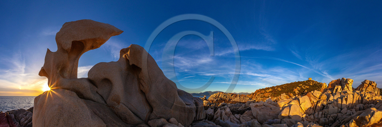 Tour génoise de Campomoro et taffoni Tour génoise de Campomoro et taffoni
