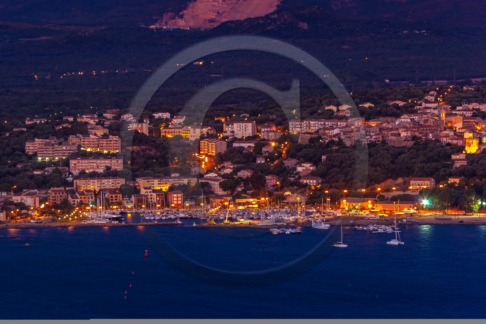 Porto-Vecchio, le port la nuit Porto-Vecchio, le port la nuit