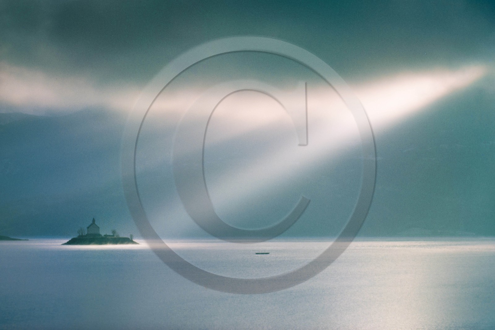 Lac de Serre-Ponçon, la baie et la Chapelle Saint-Michel, Lac de Serre-Ponçon, la baie et la Chapelle Saint-Michel,