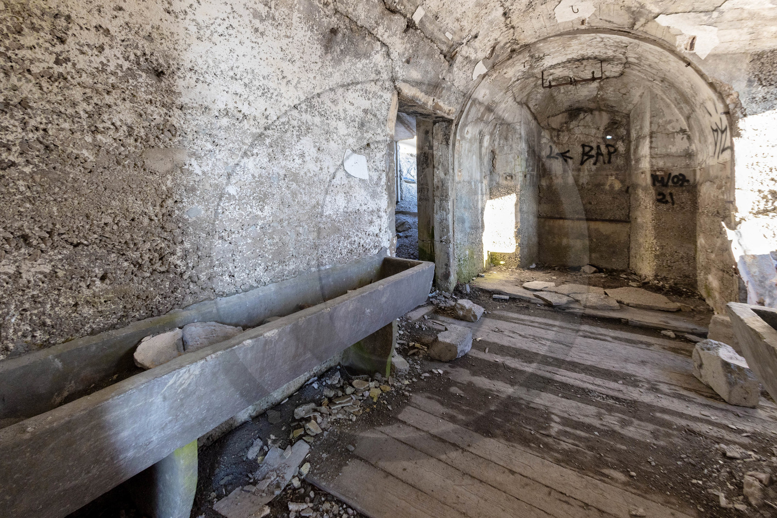 Fort du Chaberton et les ruines de l'ancien camp militaire