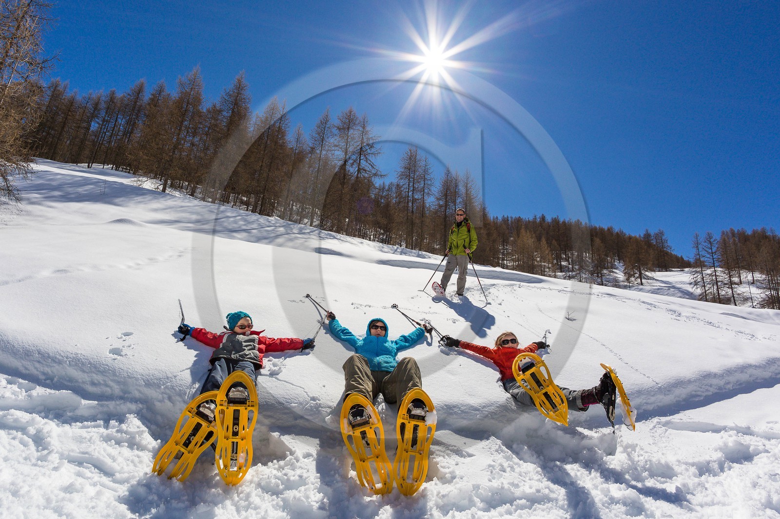 Crévoux, randonnée famille en raquettes à neige Crévoux, randonnée famille en raquettes à neige