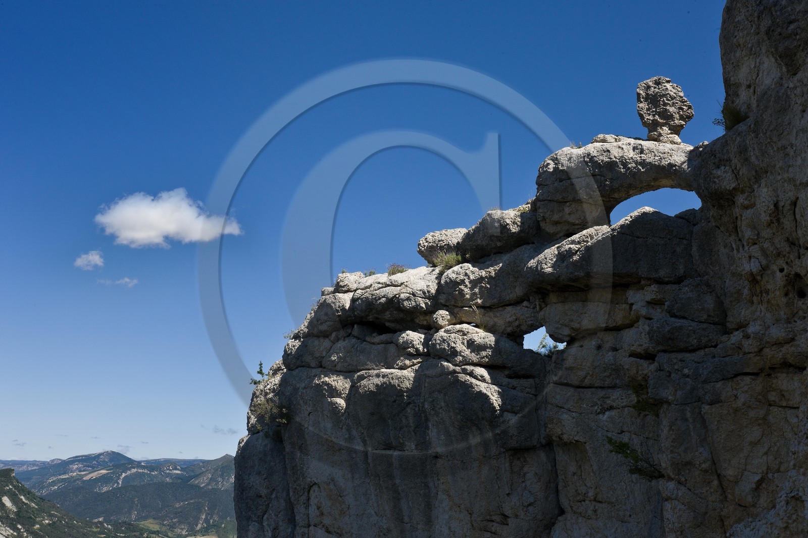 Vallée de l'Oule, Montmorin, Col des Tourettes, Roche percée