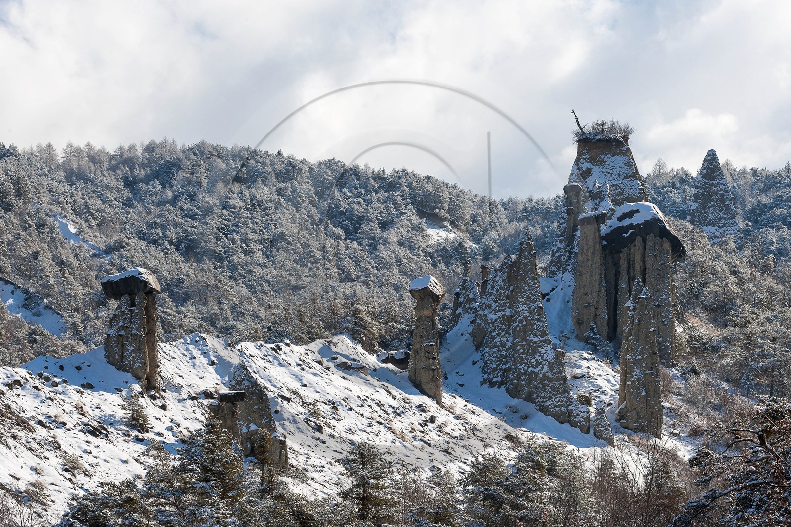 Le Sauze-du-Lac, village perché sur les hauteurs du lac de Serre-Ponçon