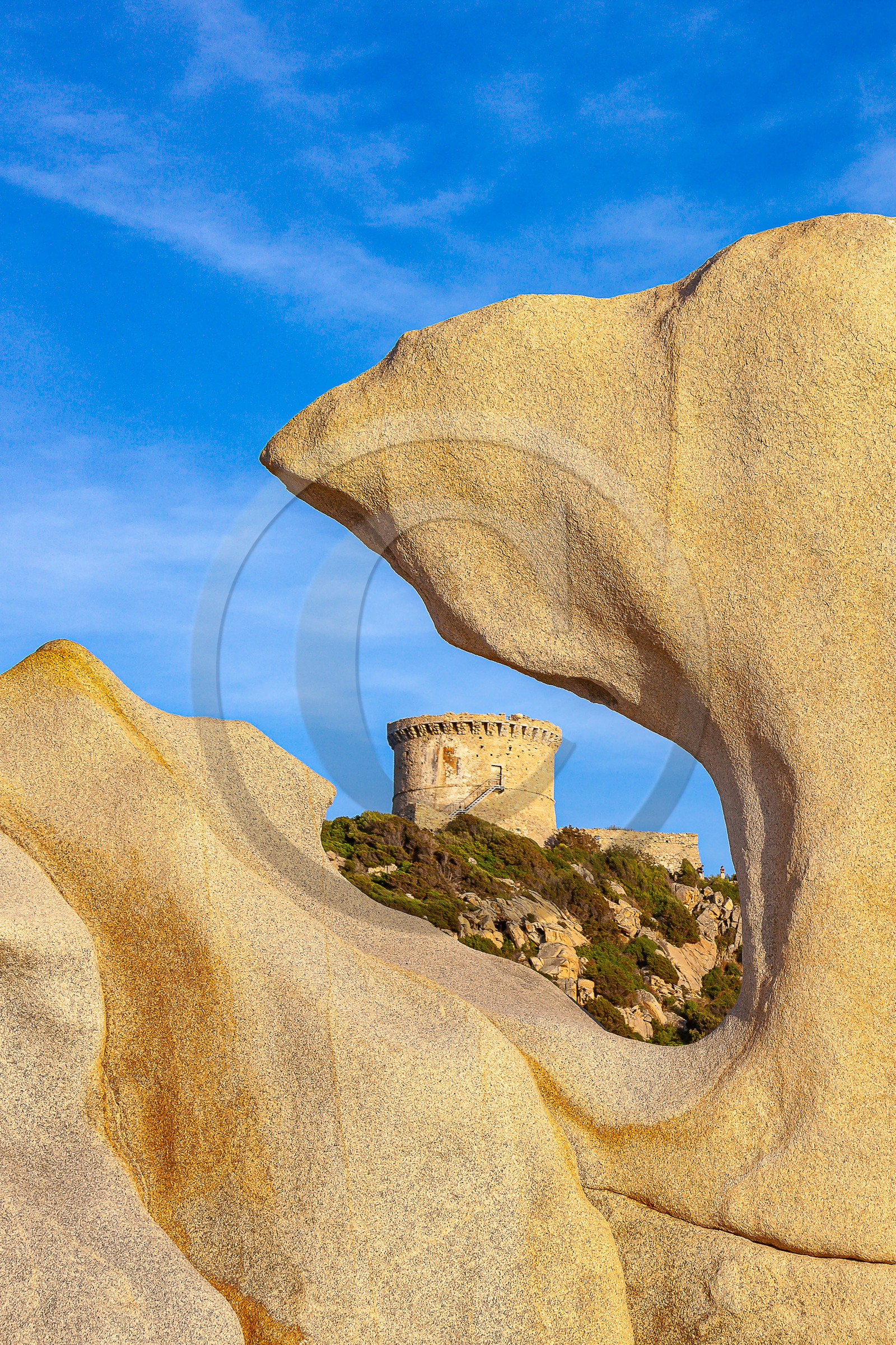 Tour génoise de Campomoro et taffoni Tour génoise de Campomoro et taffoni