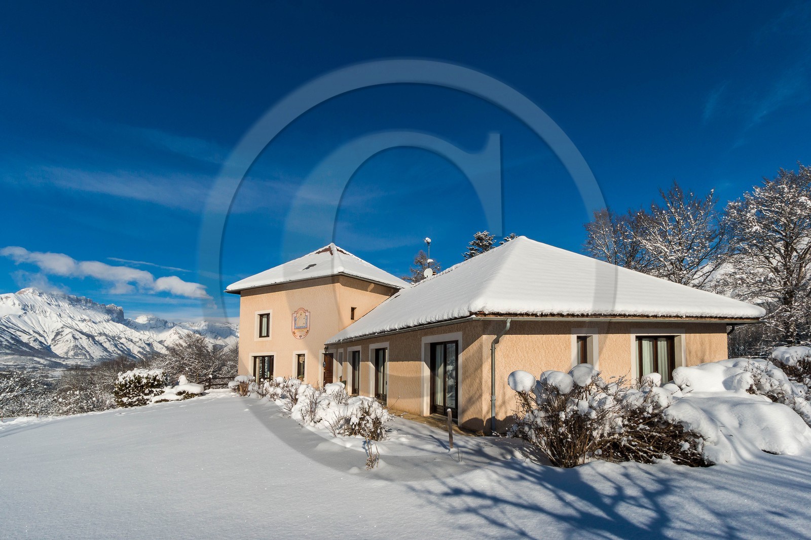 Saint-Bonnet-en-Champsaur, Chambres et table d'hôtes La Combe Fleurie Saint-Bonnet-en-Champsaur, Chambres et table d'hôtes La Combe Fleurie