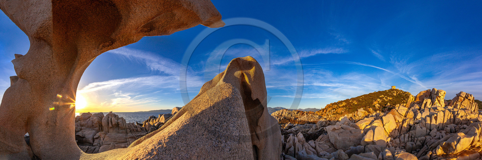 Tour génoise de Campomoro et taffoni Tour génoise de Campomoro et taffoni