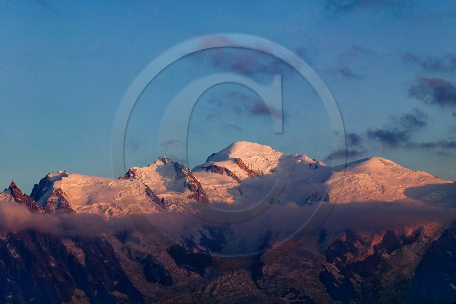 Le Mont-Blanc depuis la Réserve naturelle des Aiguilles Rouges Le Mont-Blanc depuis la Réserve naturelle des Aiguilles Rouges
