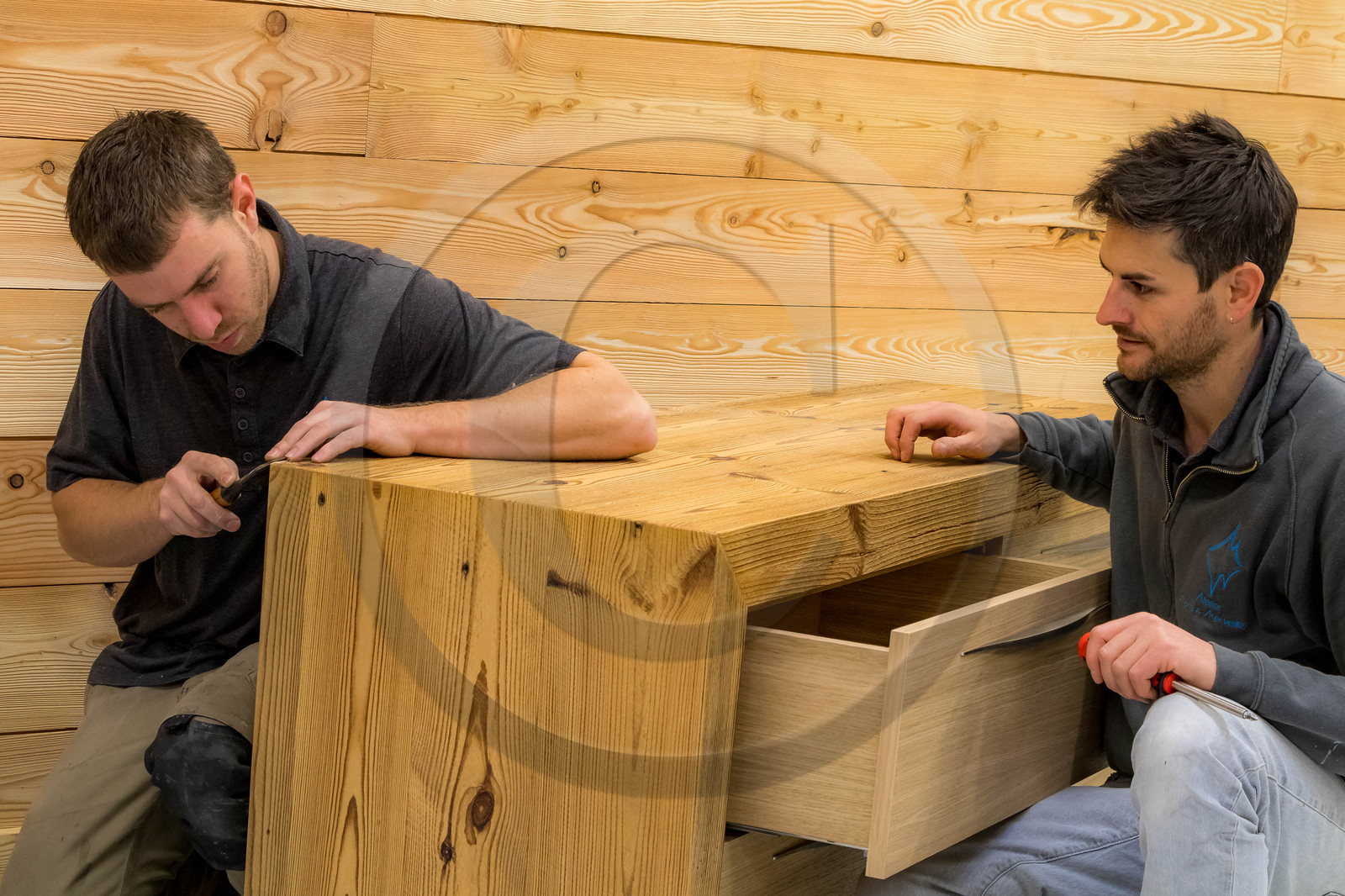 Atelier Monts & Merveilles, Clément Goudet, Compagnon Menuisier Ebéniste et Maxime Cuvelot responsable d'atelier Atelier Monts & Merveilles, Clément Goudet, Compagnon Menuisier Ebéniste et Maxime Cuvelot responsable d'atelier