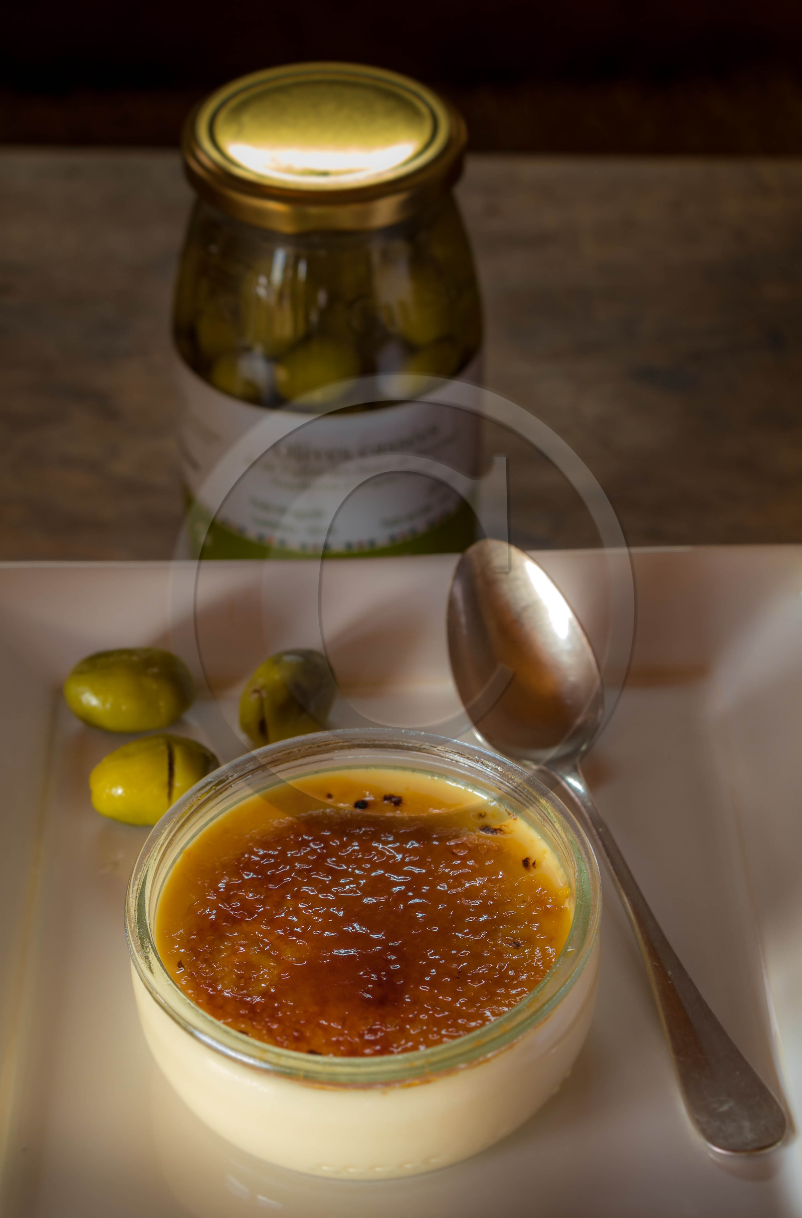 Crème brulée aux olives cassées de la vallée des Baux de Provence