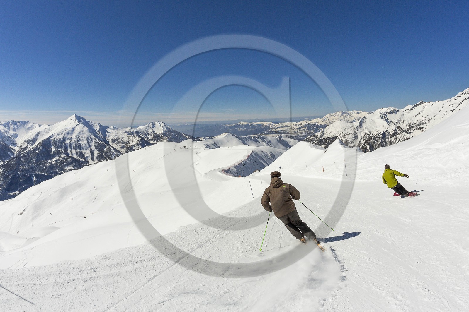 Station de ski d'Orcières 1850, ski et snowboard sur pistes Station de ski d'Orcières 1850, ski et snowboard sur pistes