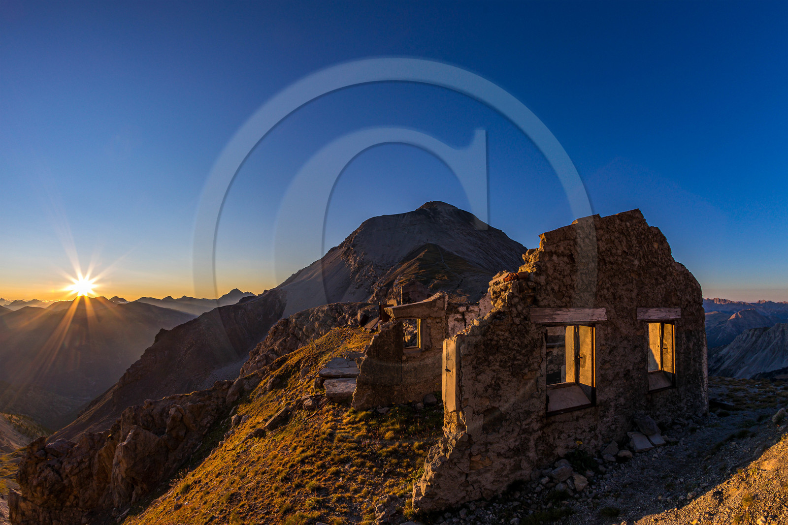 Col du Chaberton et les ruines de l'ancien camp militaire