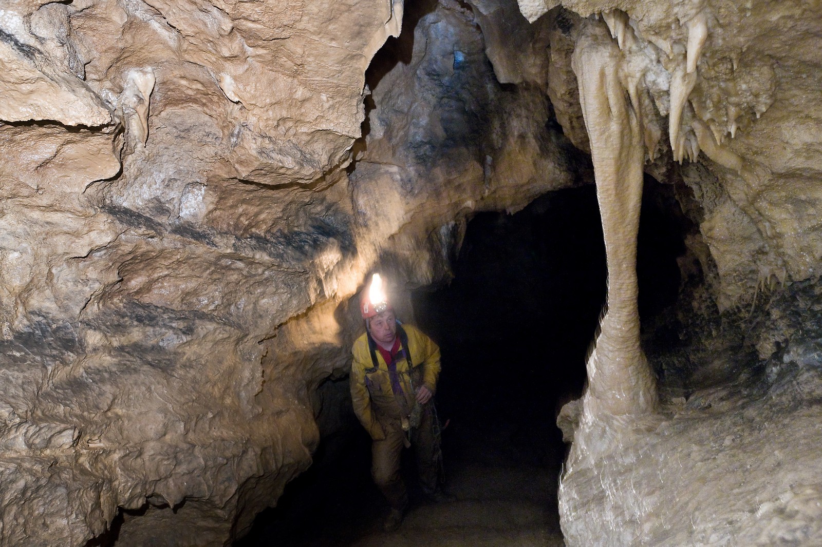 Gorges d'Agnielles, Spéléologie