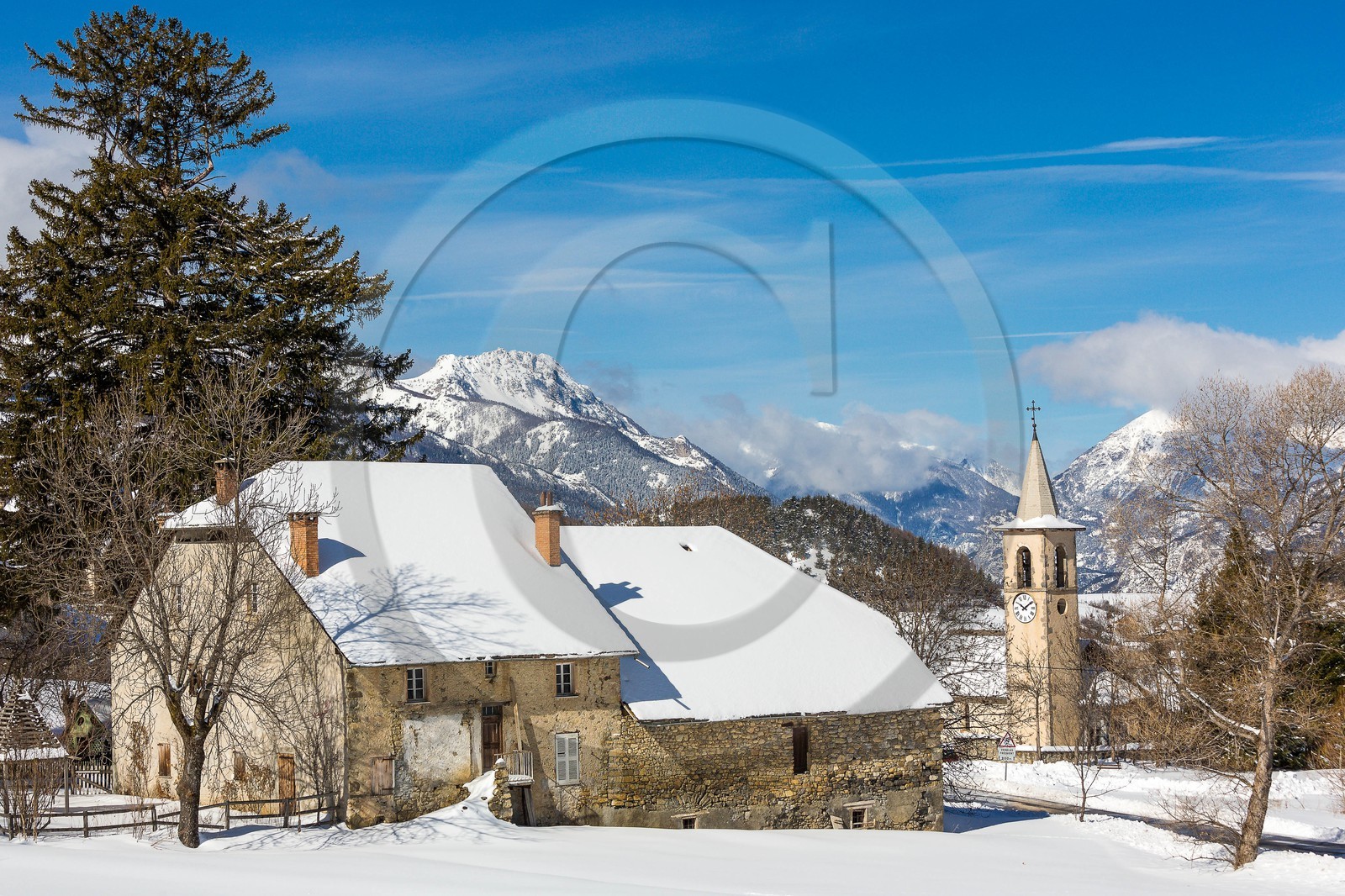 La station de ski Sauze Super-Sauze est une station village située entre 1400 et 2400 m, Enchastrayes La station de ski Sauze Super-Sauze est une station village située entre 1400 et 2400 m, Enchastrayes