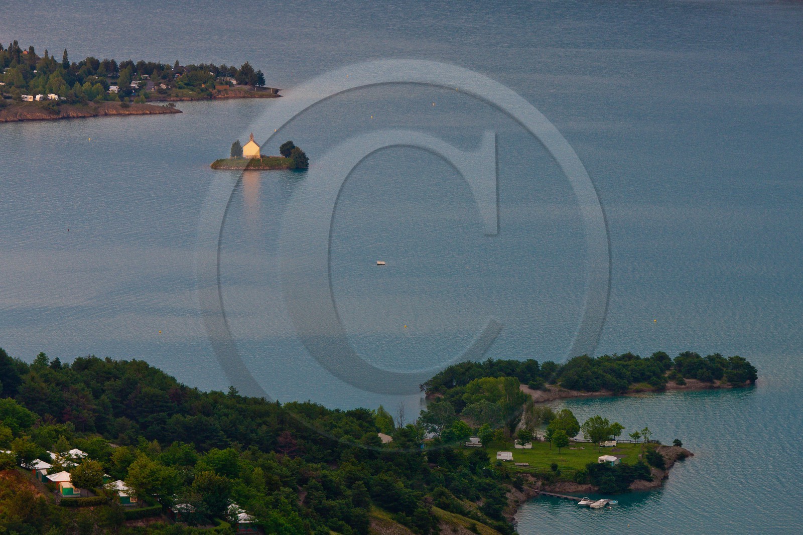 Lac de Serre-Ponçon, la baie et la Chapelle Saint-Michel, Lac de Serre-Ponçon, la baie et la Chapelle Saint-Michel,