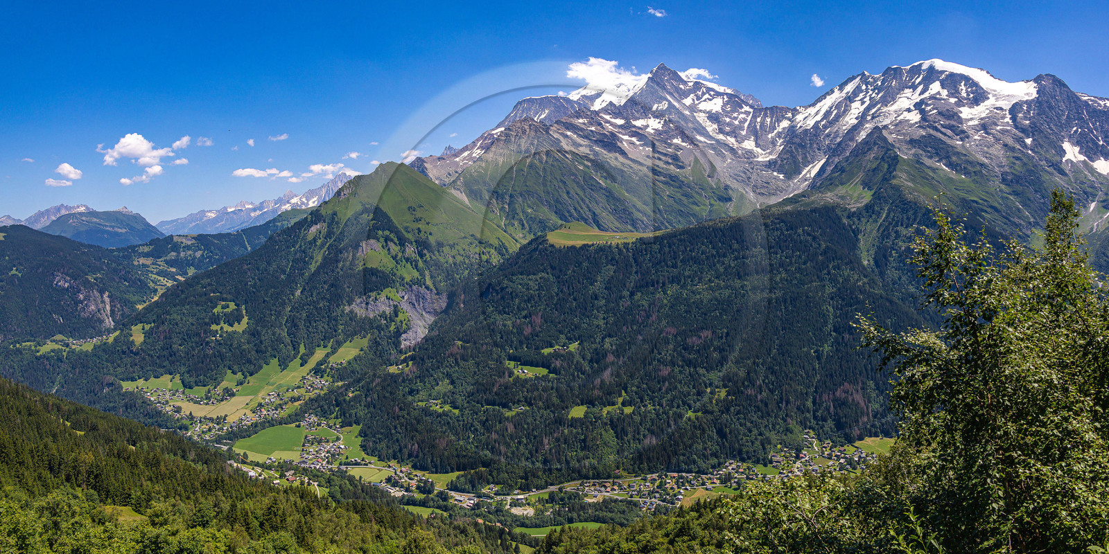 Val Montjoie et le massif du Mont-Blanc Val Montjoie et le massif du Mont-Blanc