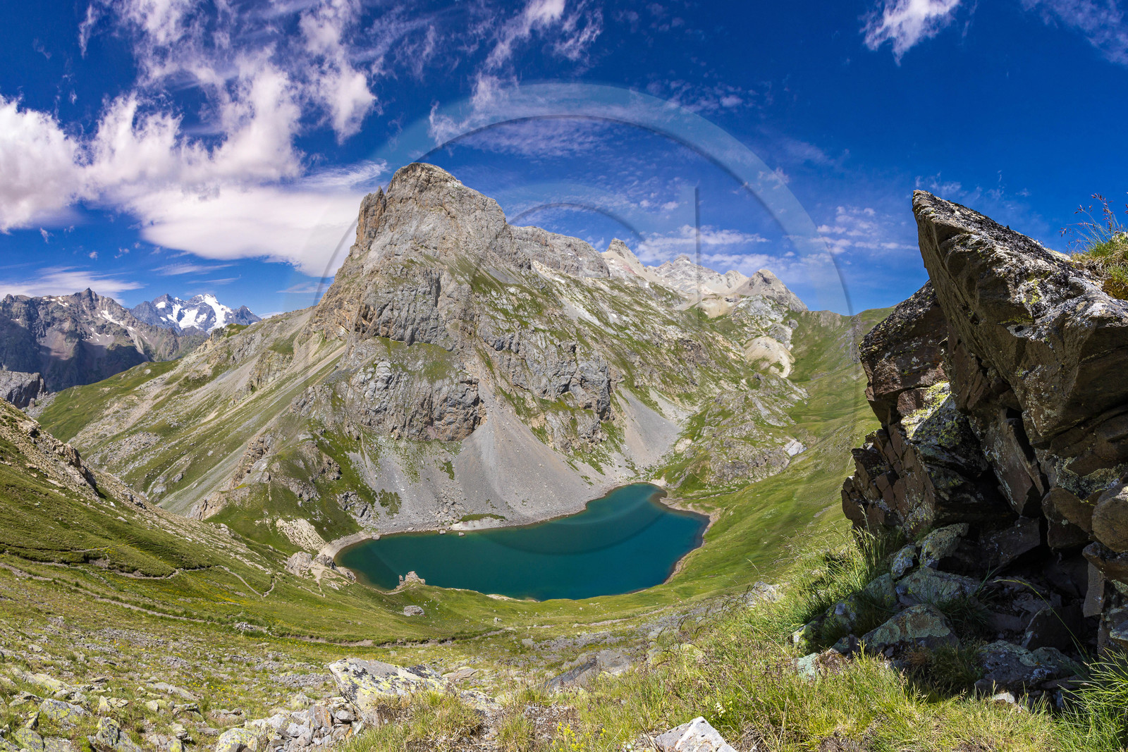 Grand Lac de Monêtier-les-Bains et les Arêtes de la Bruyère Grand Lac de Monêtier-les-Bains et les Arêtes de la Bruyère
