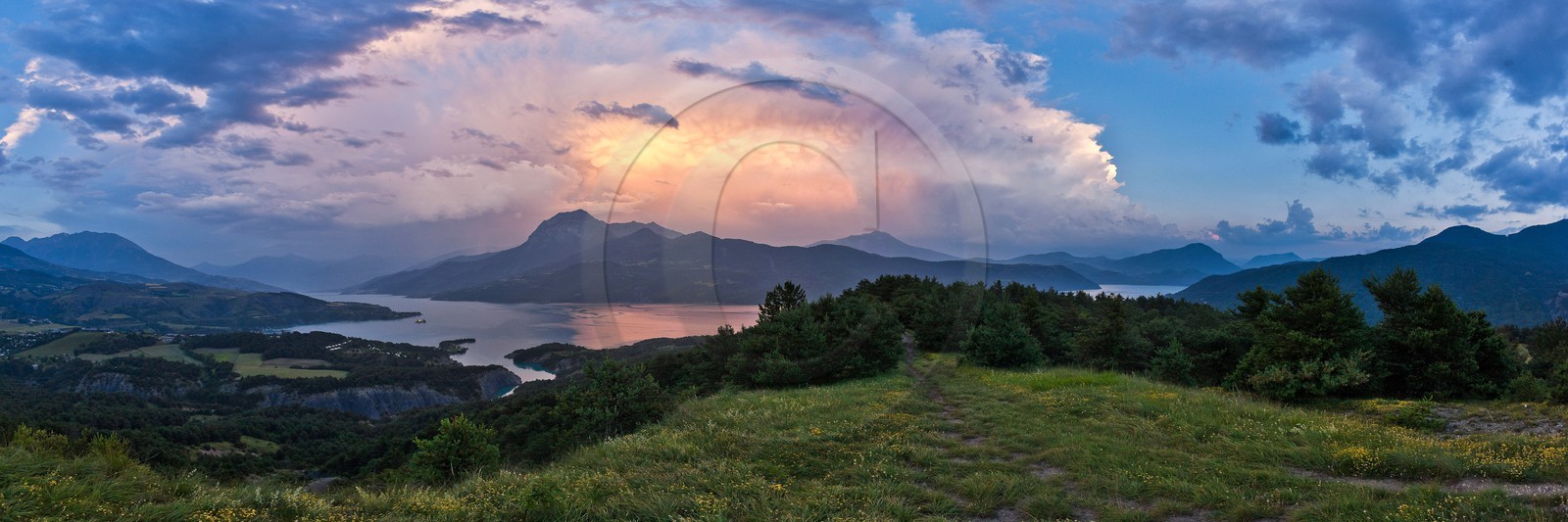 Lac de Serre-Ponçon Lac de Serre-Ponçon