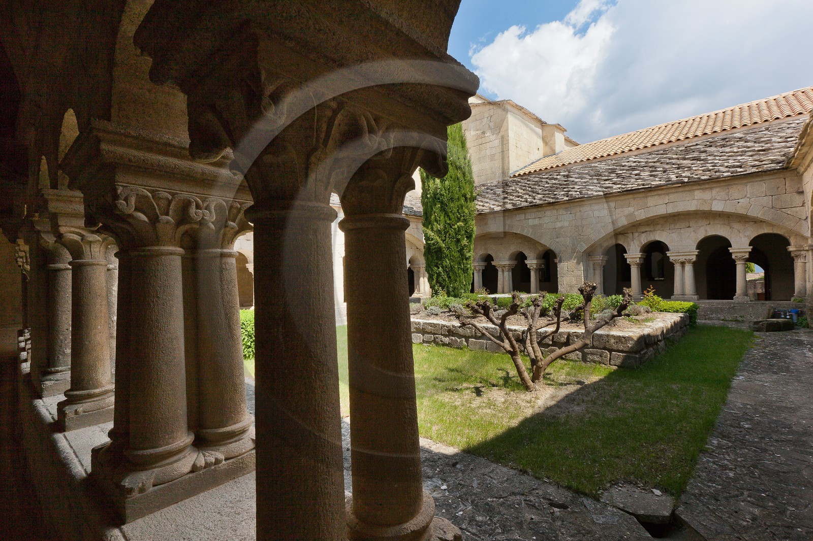 Prieuré Notre-Dame de Ganagobie,  cloître roman Prieuré Notre-Dame de Ganagobie,  cloître roman