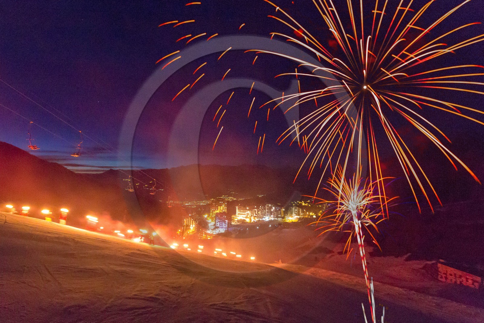 Les Orres, descente aux flambeaux et feux d'artifice