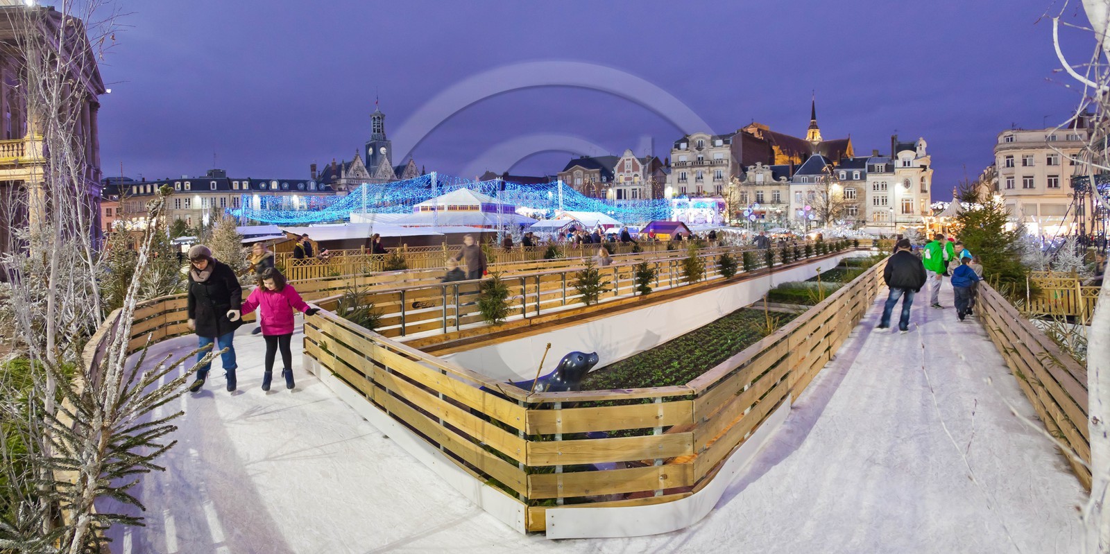 La patinoire en glace naturelle installée par Synerglace à Saint-Quentin La patinoire en glace naturelle installée par Synerglace à Saint-Quentin