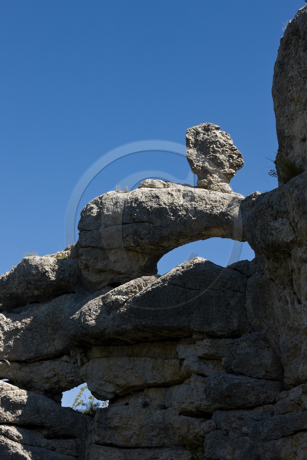 Vallée de l'Oule, Montmorin, Col des Tourettes, Roche percée
