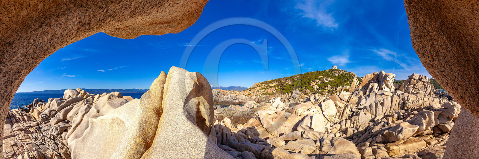 Tour génoise de Campomoro et taffoni Tour génoise de Campomoro et taffoni