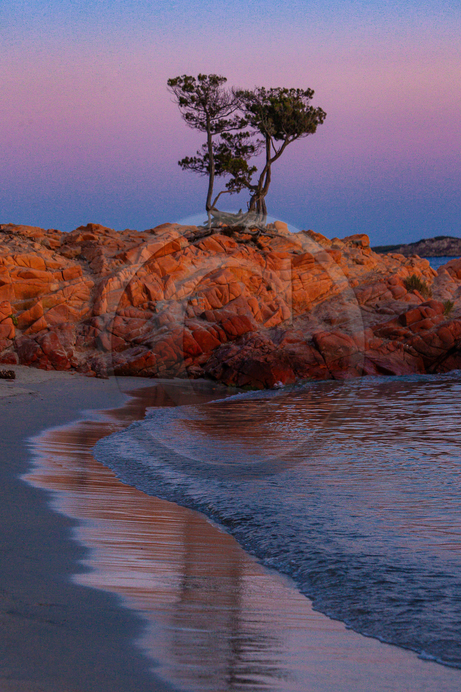 Porto-Vecchio, coucher de soleil sur les plages de Palombaggia Porto-Vecchio, coucher de soleil sur les plages de Palombaggia
