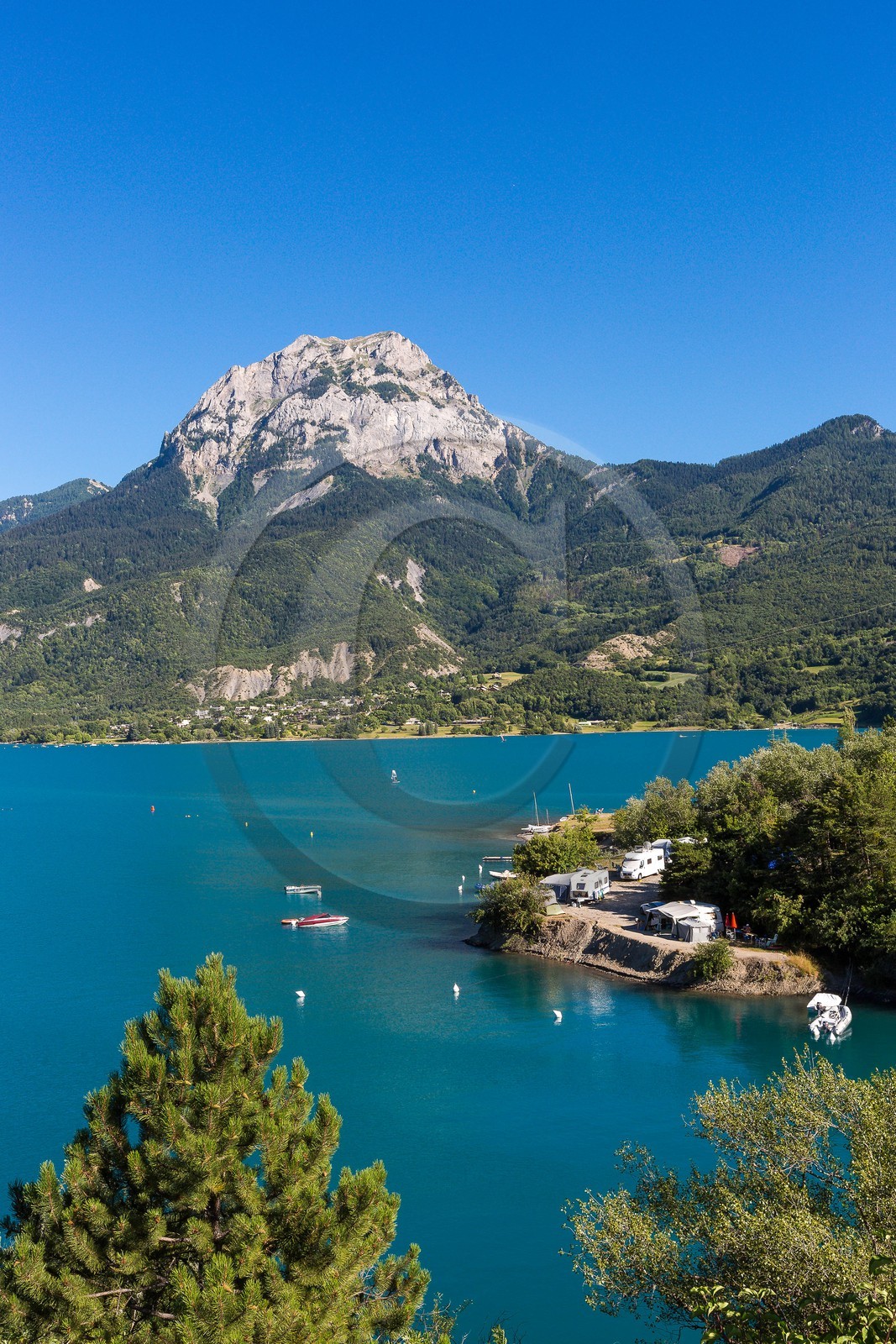 Prunières, Les Touisses, camping Le Nautic et le Pic de Morgon   Prunières, Les Touisses, camping Le Nautic et le Pic de Morgon