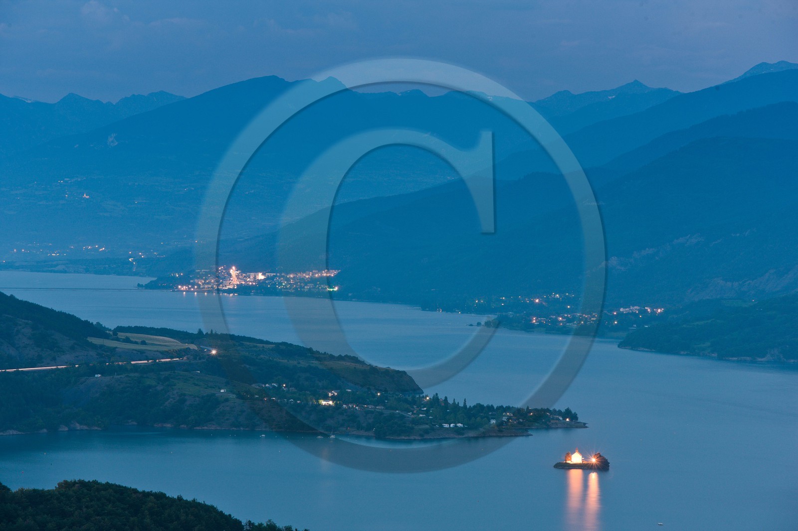 Lac de Serre-Ponçon, la baie et la Chapelle Saint-Michel, Lac de Serre-Ponçon, la baie et la Chapelle Saint-Michel,