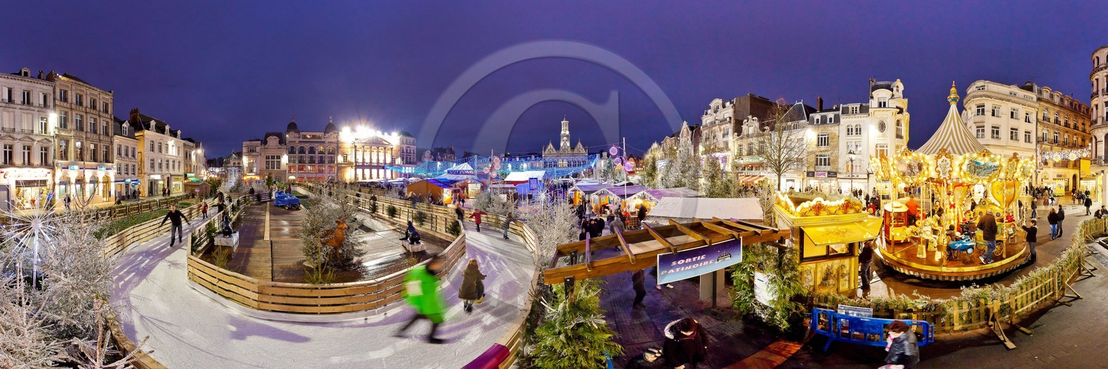 La patinoire en glace naturelle installée par Synerglace à Sai La patinoire en glace naturelle installée par Synerglace à Sai