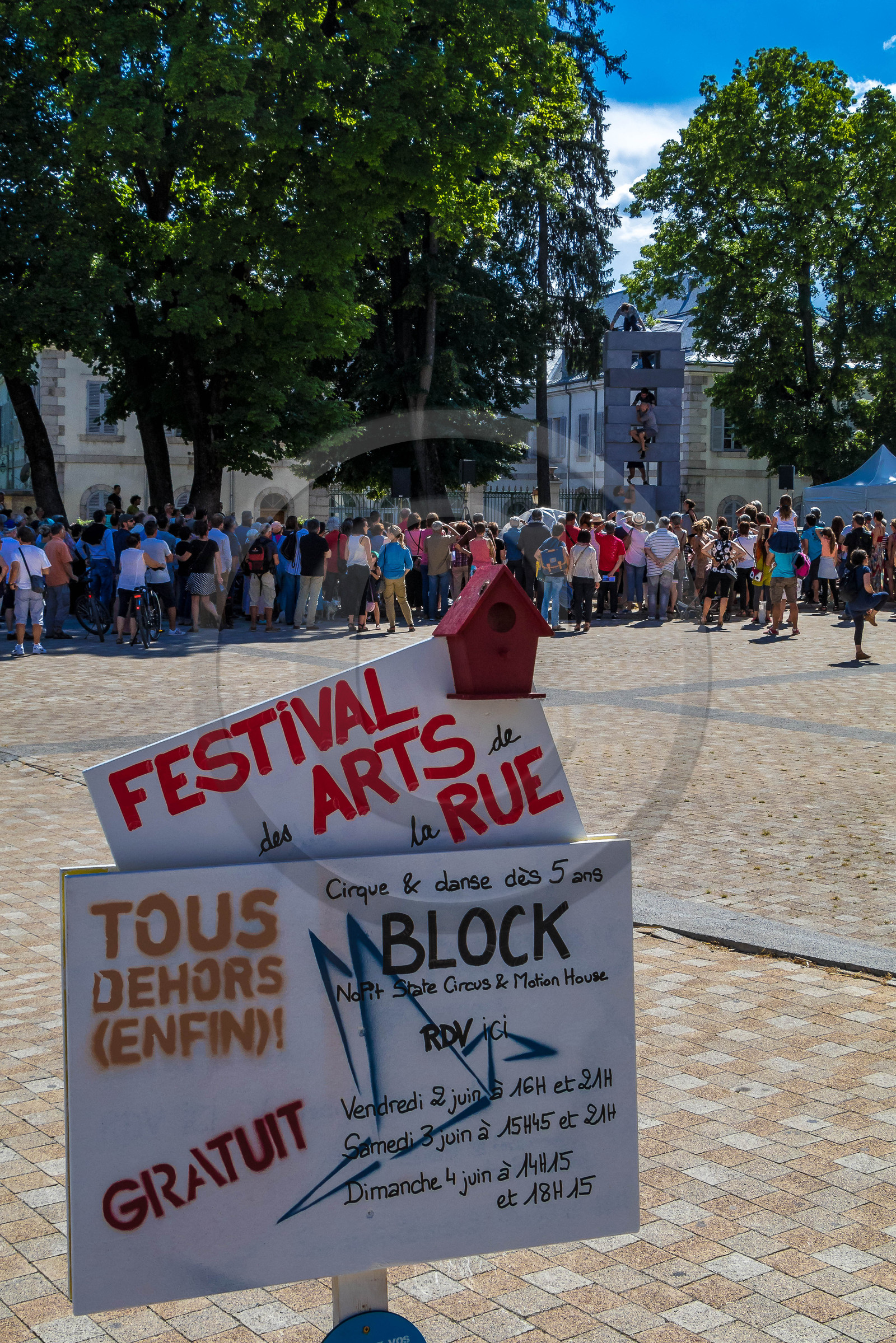 Festival Arts De Rue, Tous dehors (enfin) ! Block, Cie NoFit State Circus & Motion House - cirque & danse
