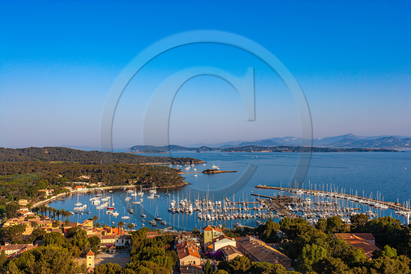 Parc national de Port-Cros, vue de la baie depuis le fort Sainte-Agathe