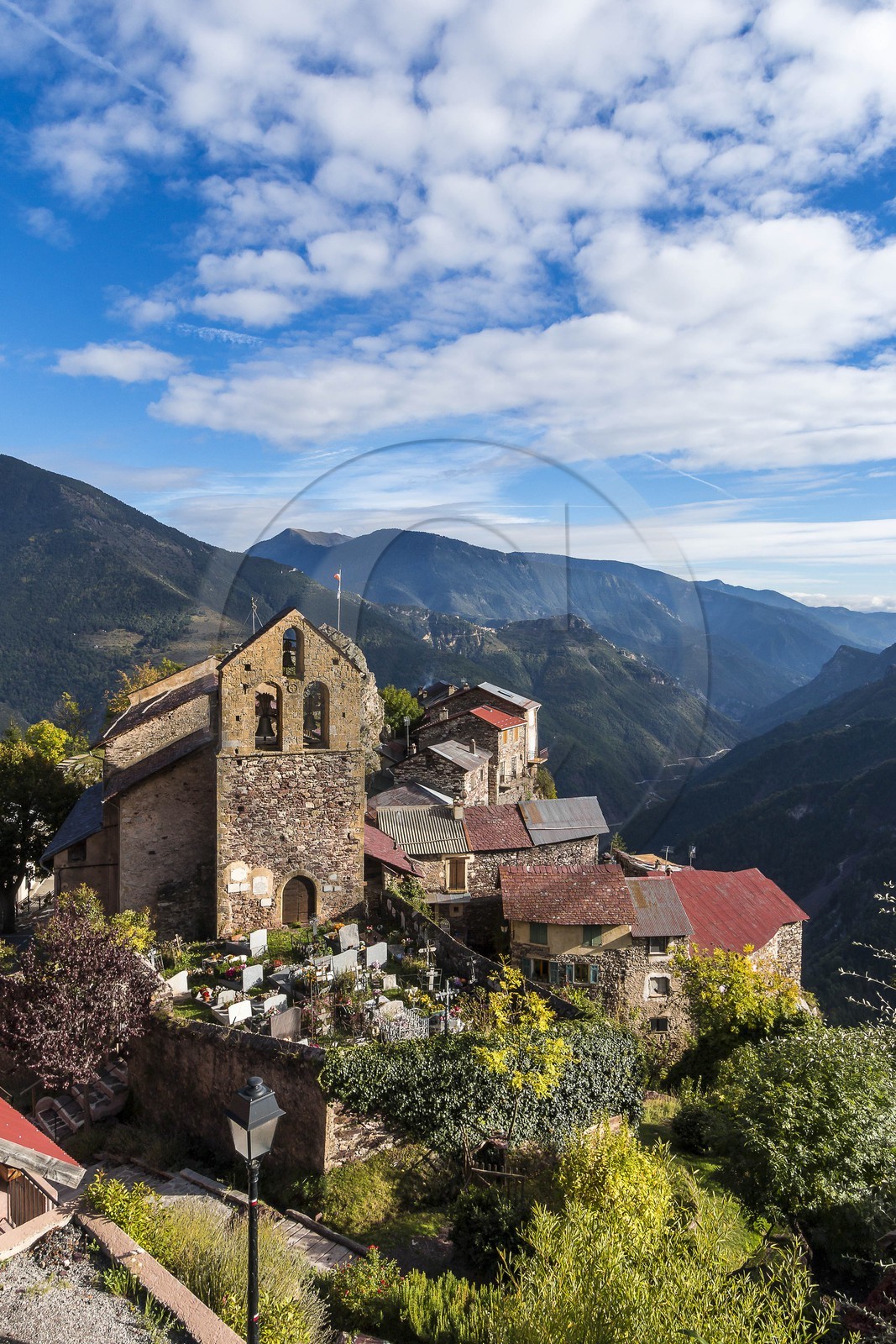 Roure, Eglise paroissale Saint-Laurent Roure, Eglise paroissale Saint-Laurent