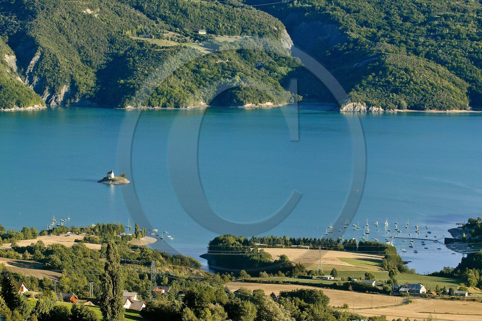 Lac de Serre-Ponçon, la baie et la Chapelle Saint-Michel, Lac de Serre-Ponçon, la baie et la Chapelle Saint-Michel,